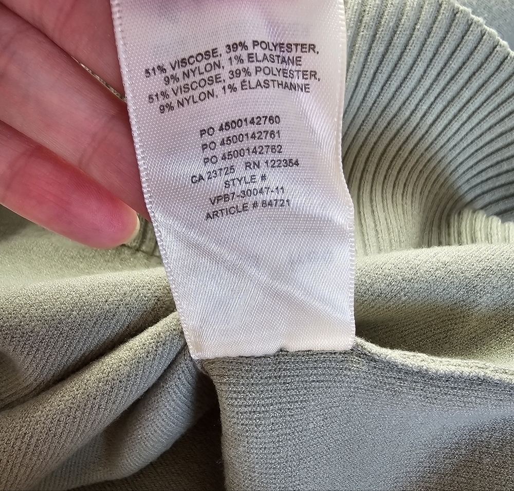 Aritzia Wilfred free 2 V-Neck Sweater in Sage Green 3/4 sleeve - Picture 8 of 8